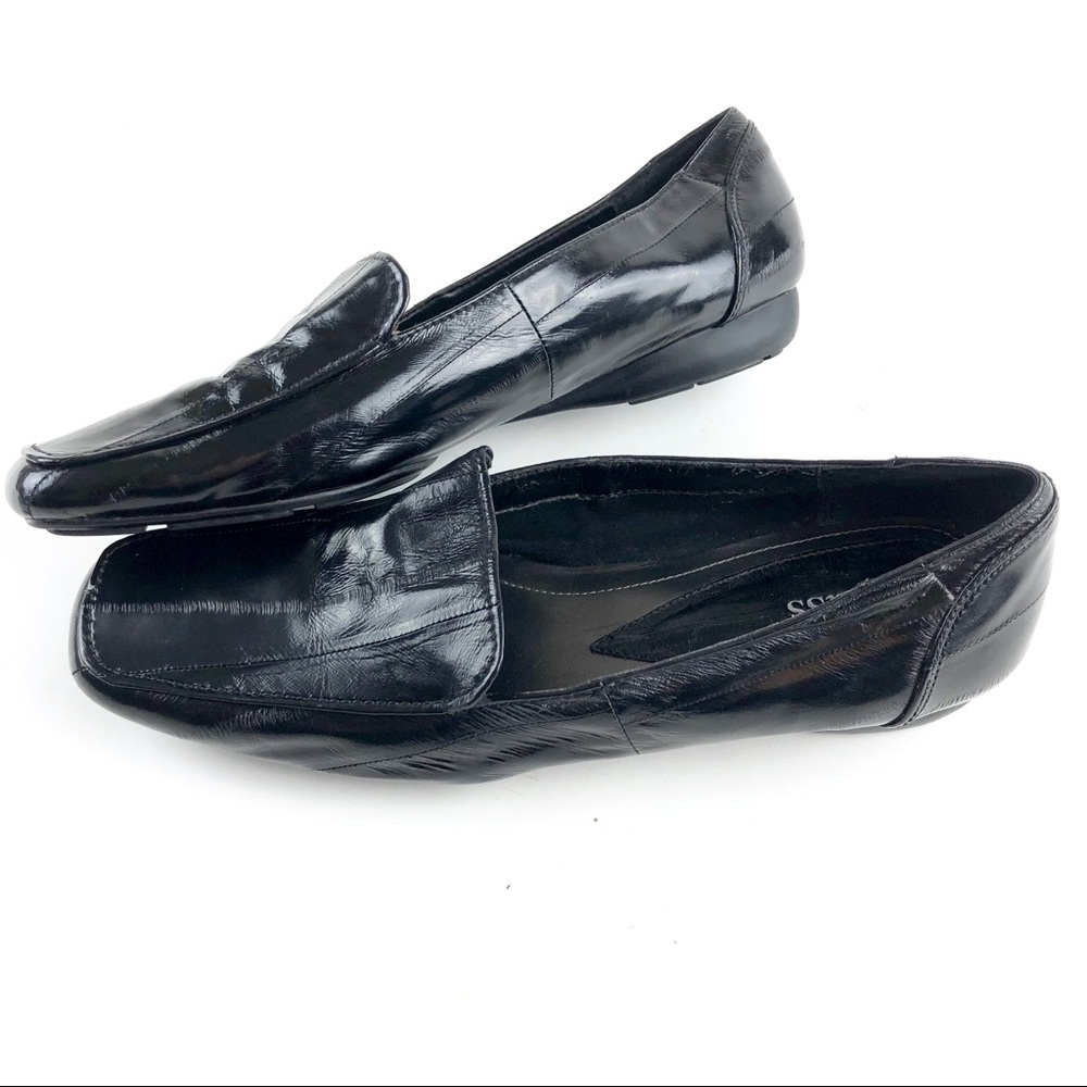 Bass size 8M Flat Shoes